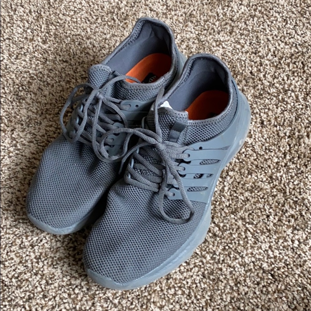 Men’s running shoes. New only worn a few times